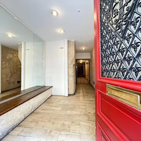Stylish Near The Tuileries Gardens *