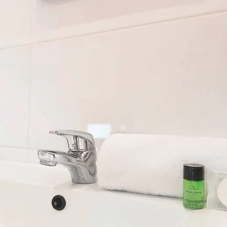 Stylish Near The Tuileries Gardens