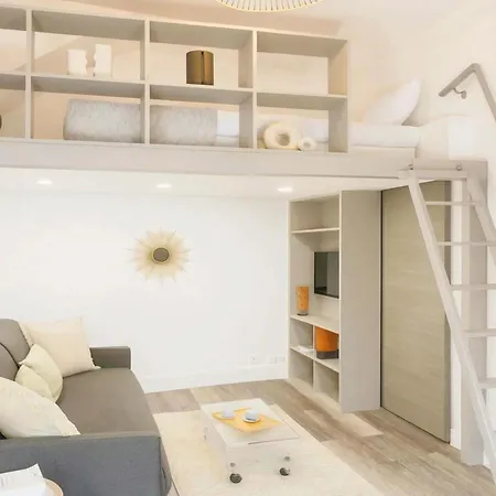 Stylish Near The Tuileries Gardens