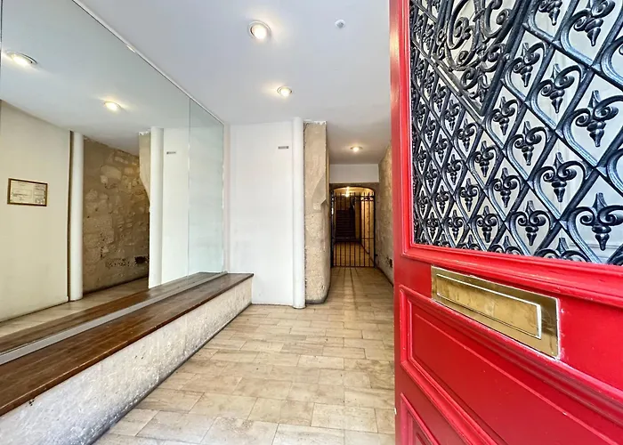 Stylish Near The Tuileries Gardens *