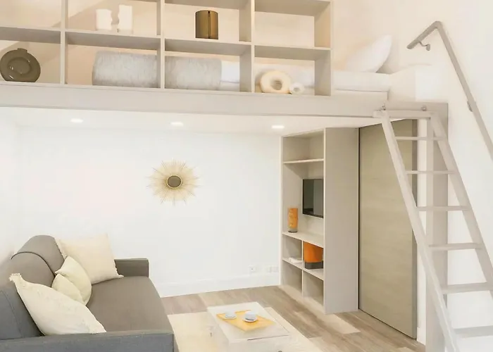 Stylish Near The Tuileries Gardens *