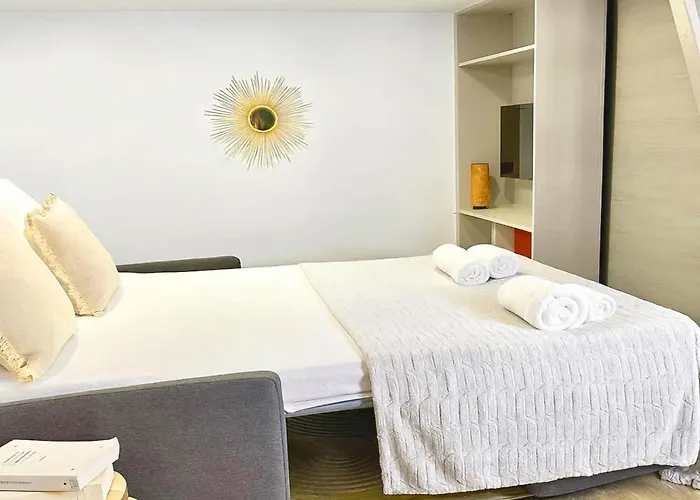 Stylish Near The Tuileries Gardens *